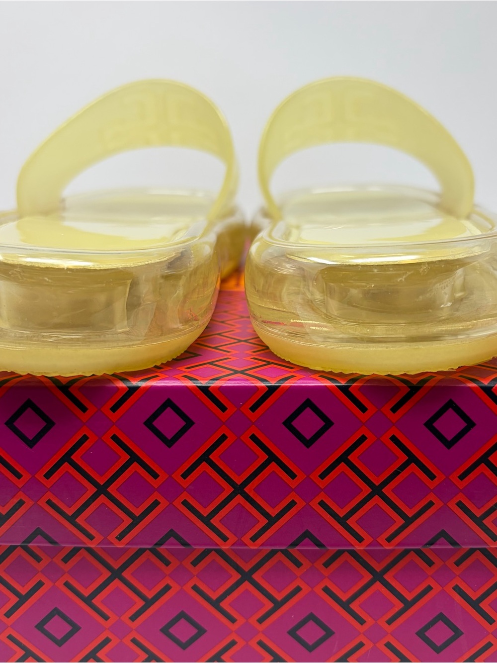 Tory Burch Bubble Jelly Slides Ivory Vanilla yellow Logo Sandals Size 9 - Picture 5 of 9